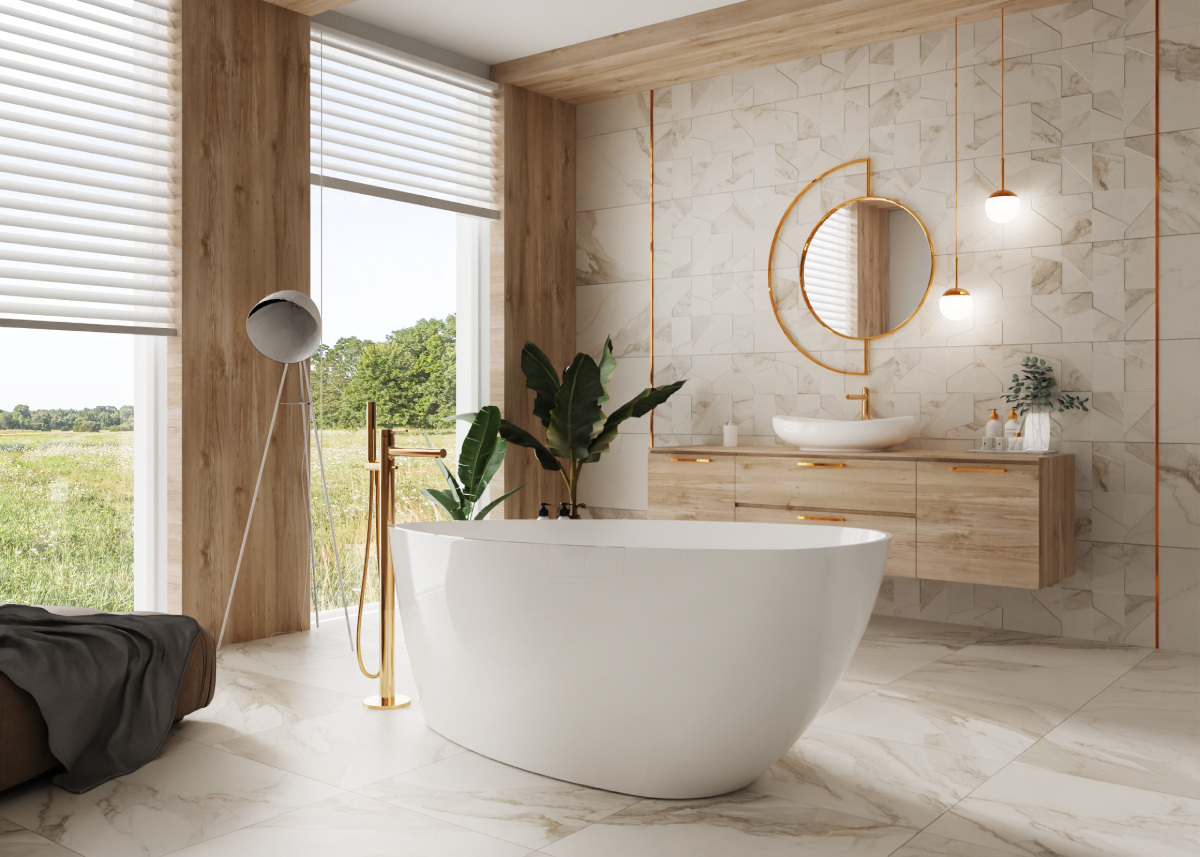 Łazienka z płytkami imitującymi marmur i drewno 